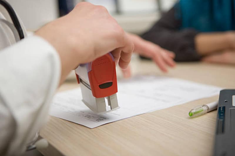 Tampon auto-entrepreneur : avantages et mentions obligatoires